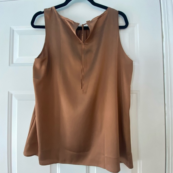 LOFT SLEEVELESS TOP. SIZE LARGE. - Picture 2 of 5